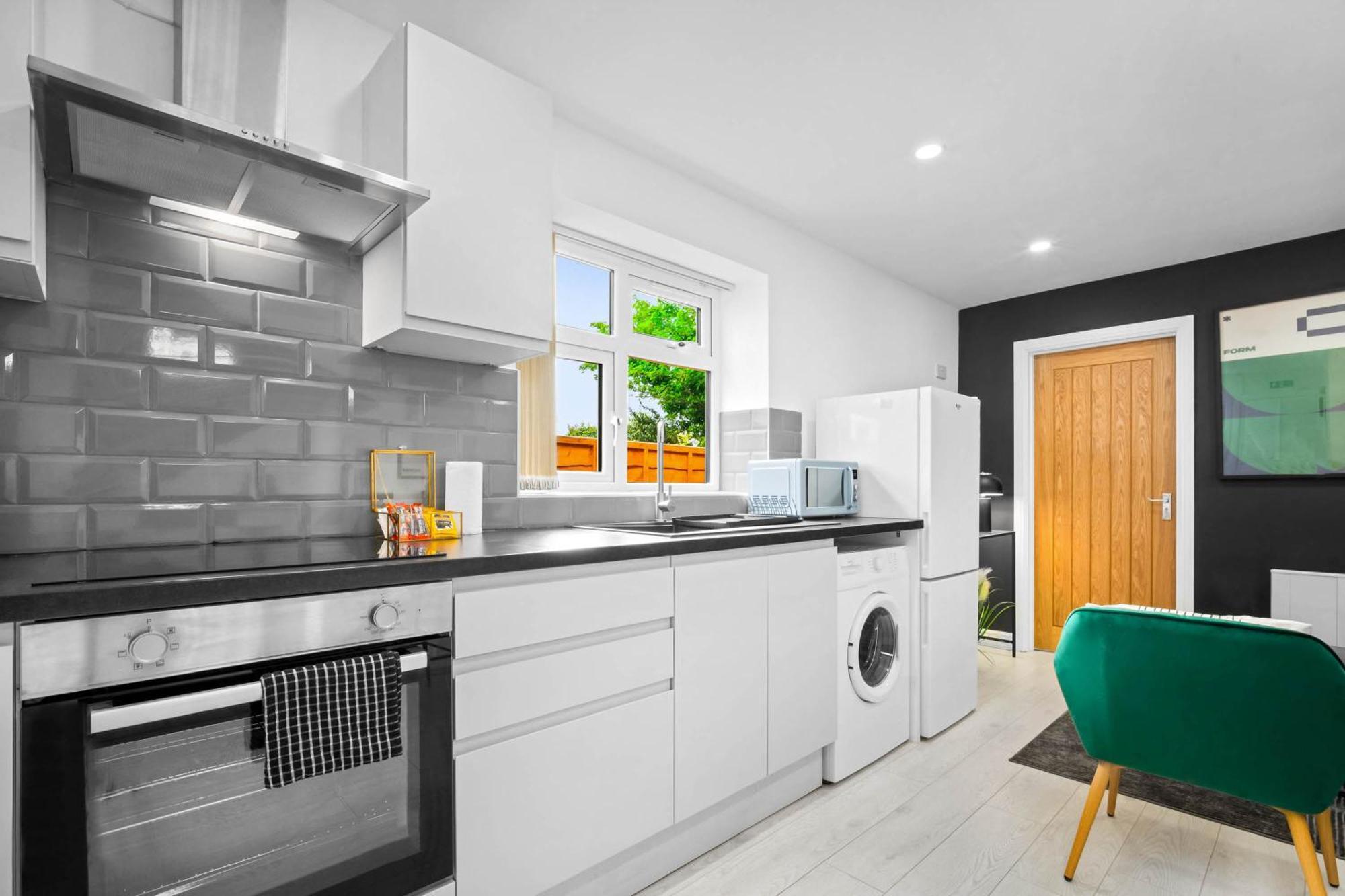 Luxury 3 Bedroom Apartment - Terrace - Near City Centre - Wifi - Smart Tv 1Mr Birmingham Exterior foto