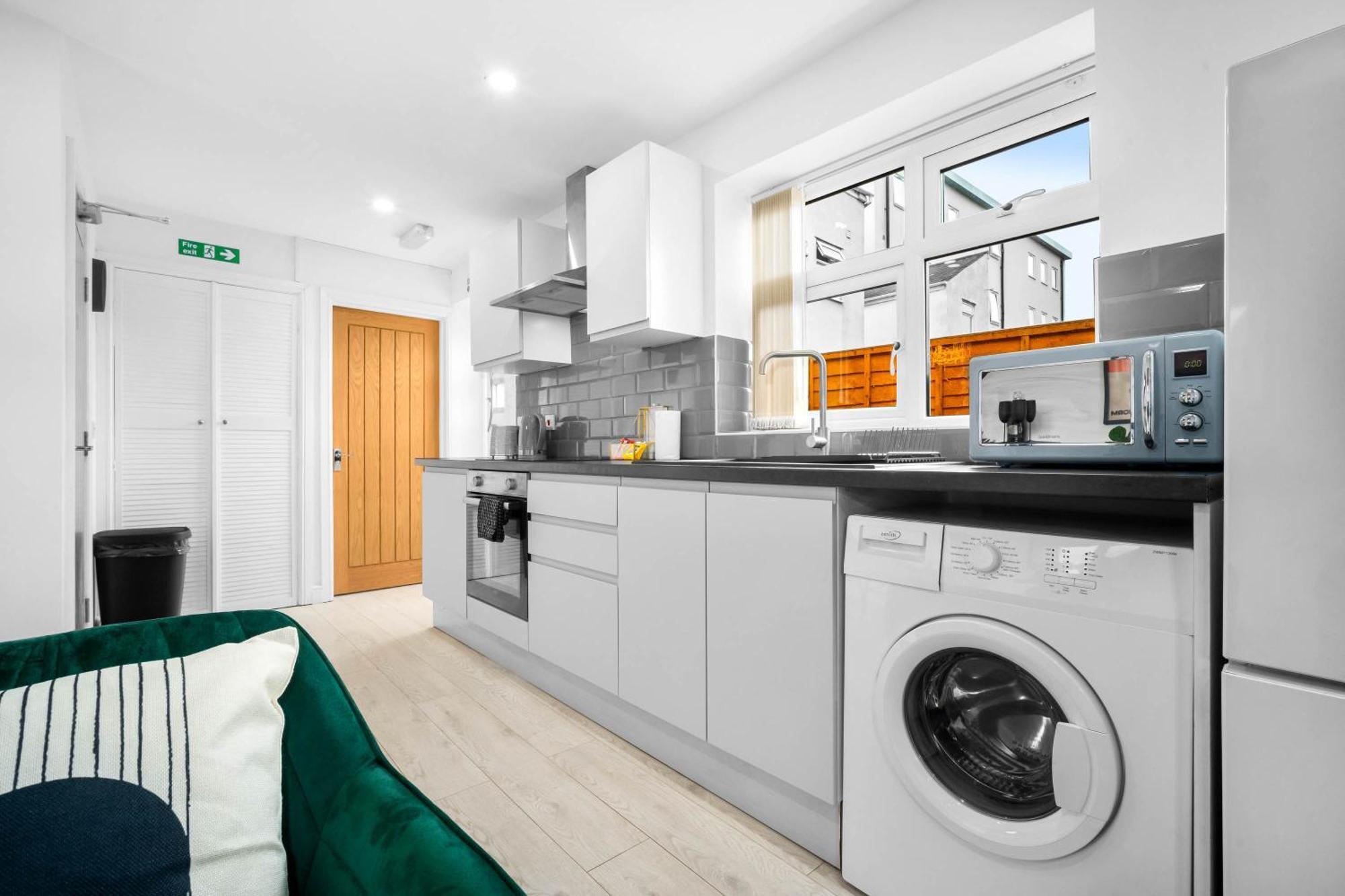 Luxury 3 Bedroom Apartment - Terrace - Near City Centre - Wifi - Smart Tv 1Mr Birmingham Exterior foto